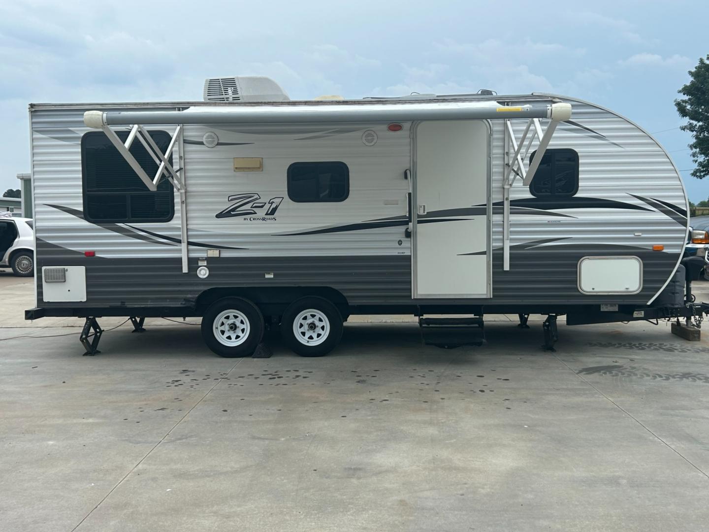 2016 Silver /TAN Crossroads RV Z-1 211RD (4V0TC2120GJ) , located at 17760 Hwy 62, Morris, OK, 74445, 35.609104, -95.877060 - Photo#1